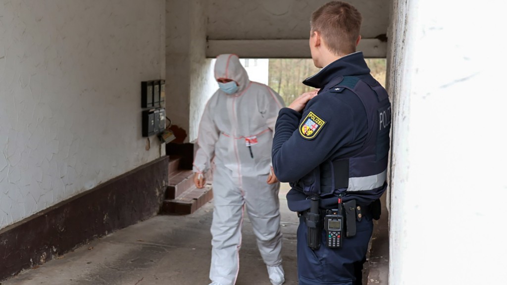 Spurensicherung am Tatort des getöteten Gerichtsvollziehers in Oberbexbach