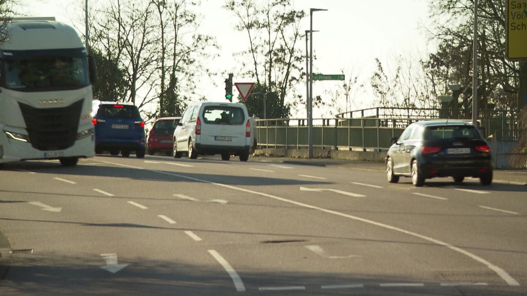 Foto: Straße mit Autos