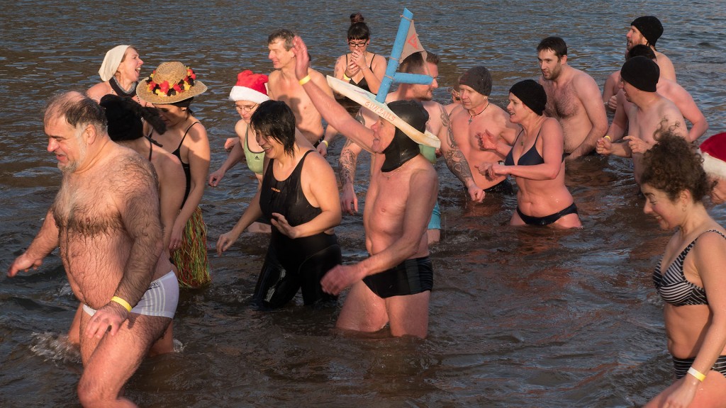Eisschwimmen am Itzenplitzer Weiher