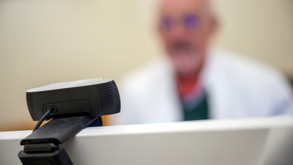 Arzt bei einer Videosprechstunde