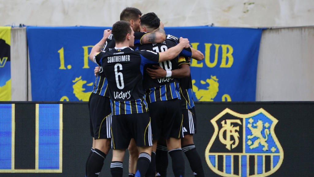 Saarbrücker Torjubel nach einem Treffer gegen den VfB Stuttgart II