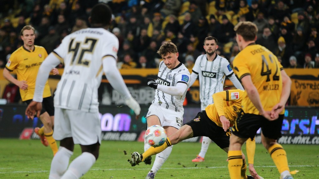 Lukas Petkov (Mitte, SV Elversberg) beim Spiel gegen Dynamo Dresden am 14.02.2026