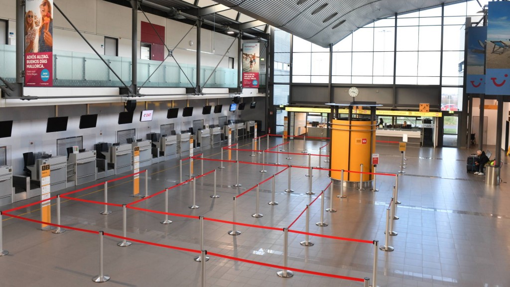 Die leere Flughafenhalle Saarbrücken