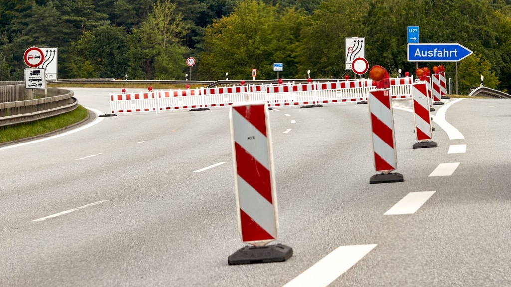Foto:Ein Autobahnabschnitt ist hinter einer Abfahrt gesperrt