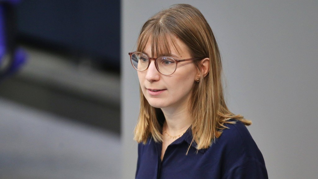 Die Grünen-Politikerin Jeanne Dillschneider bei einer Sitzung des Deutschen Bundestags.