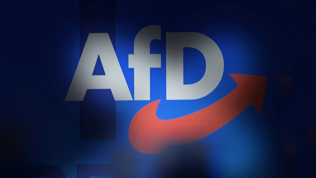 Schatten von Menschen vor dem AfD Logo