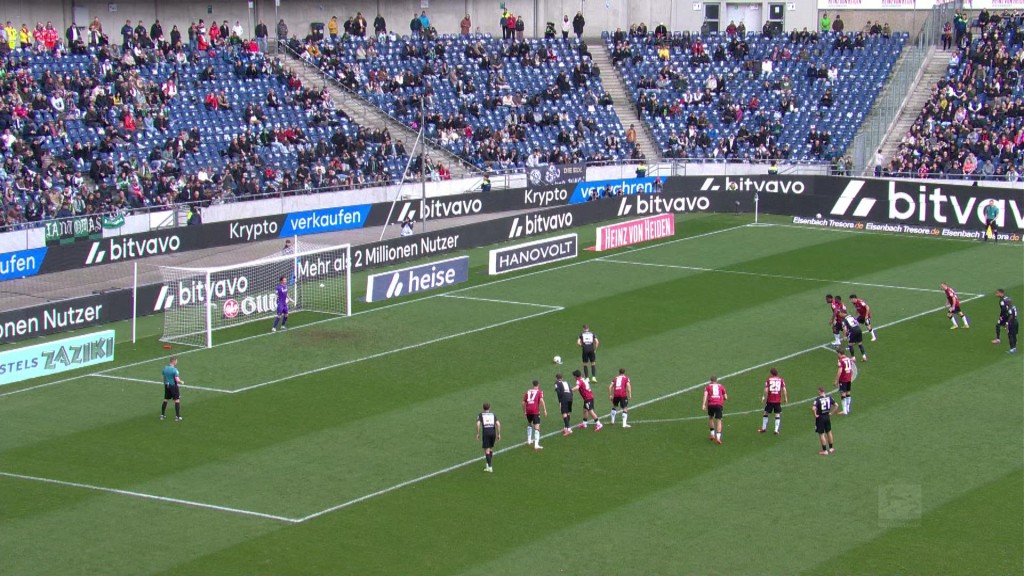 Foto: Elfmeter im Spitzenspiel zwischen Hannover und der SV Elversberg