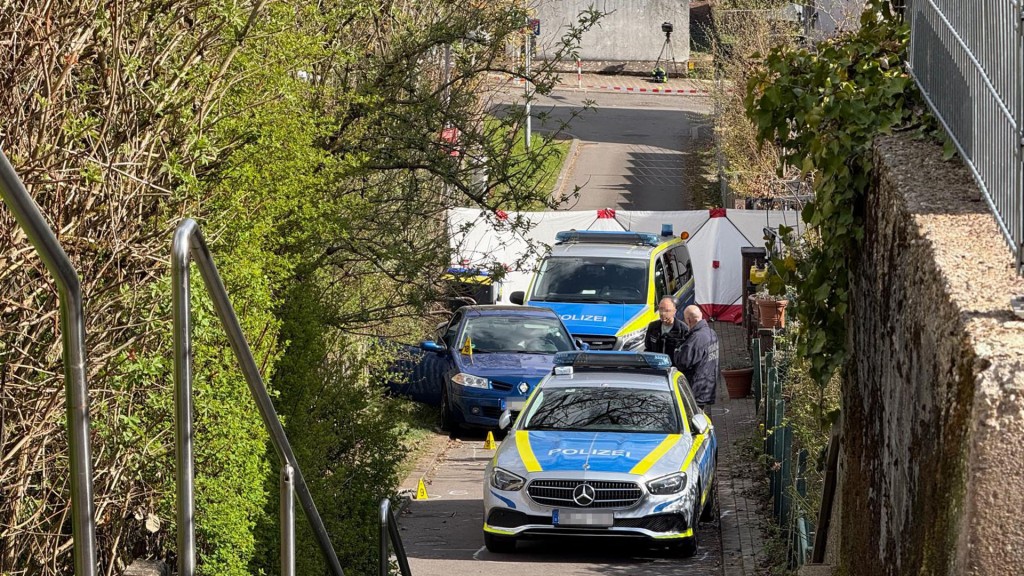 Foto: Ermittler untersuchen den Tatort nach den tödlichen Schüssen in Saarbrücken-Herrensohr