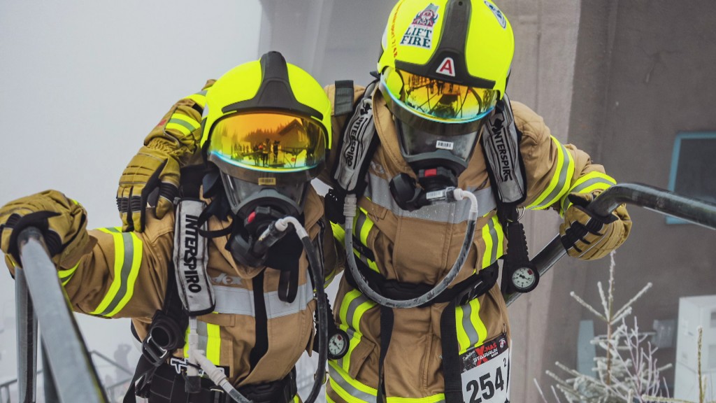 Foto: Zwei Feuerwehrmänner