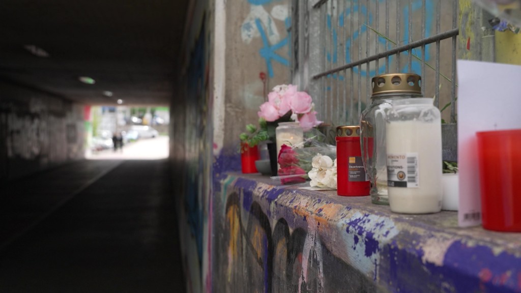 Foto: Trauerkerzen an Unterführung in Völklingen