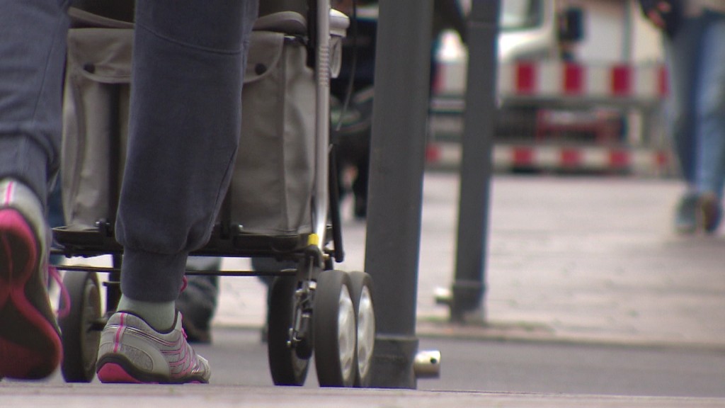 Foto: Gehende Füße auf der Straße