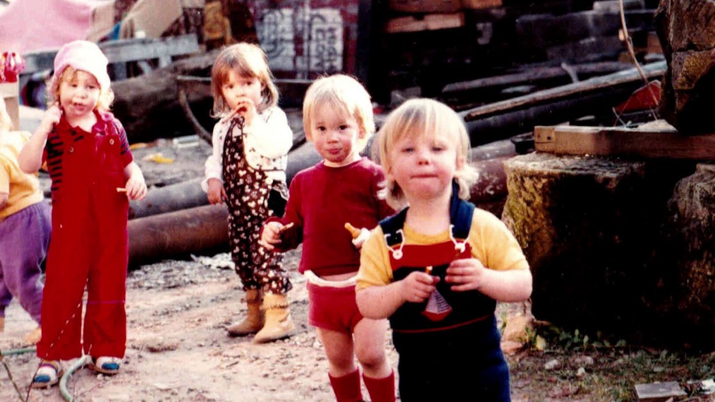 Foto: Kinder in der Kettenfabrik in den 70ern.
