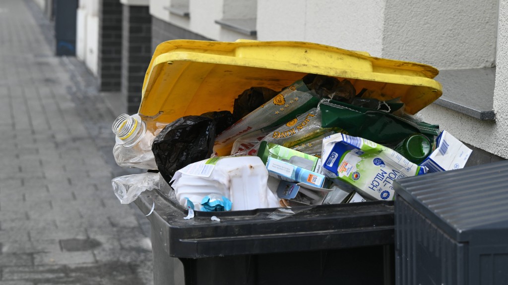 Volle Gelbe Tonne