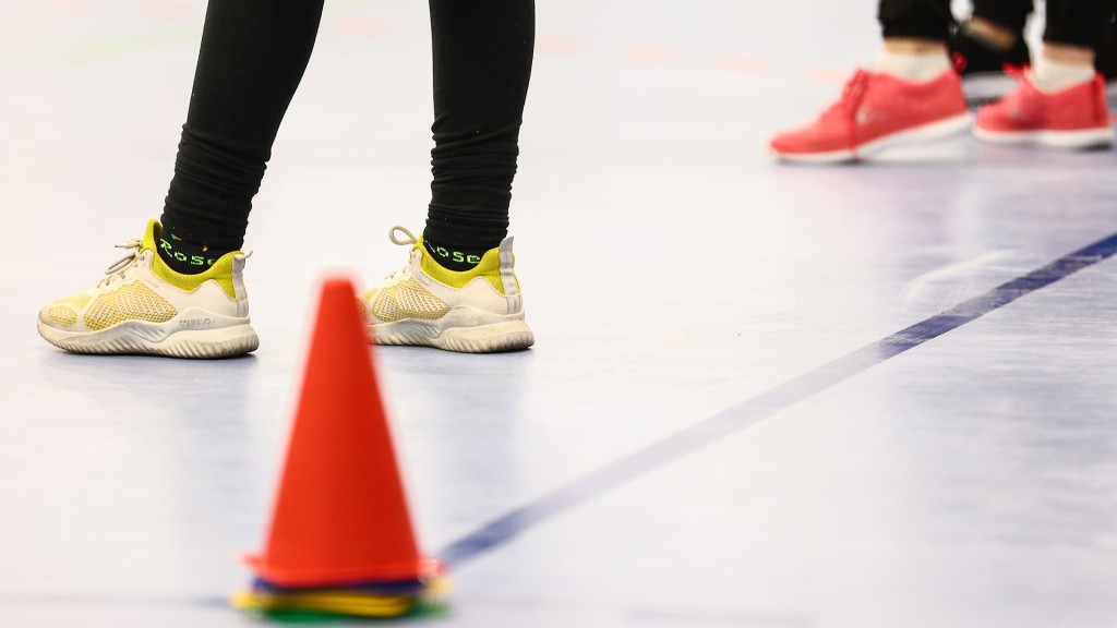Foto: Kinder auf Hallenboden