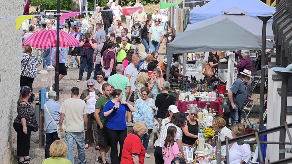Foto: Viele Menschen auf dem Stadtfest in Sulzbach