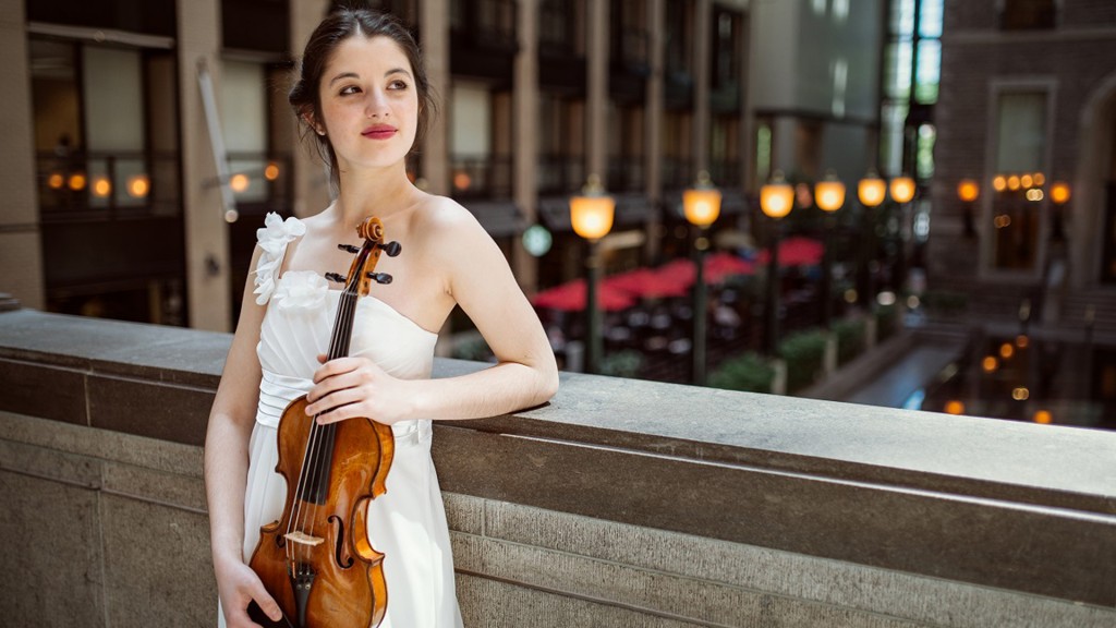 María Dueñas, Violine