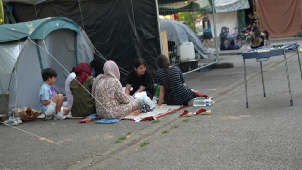 Foto: Flüchtlingsfamilien leben in Strasburg auf der Straße.