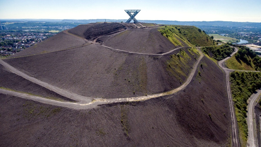 Halde Duhamel mit dem Saarpolygon in Ensdorf