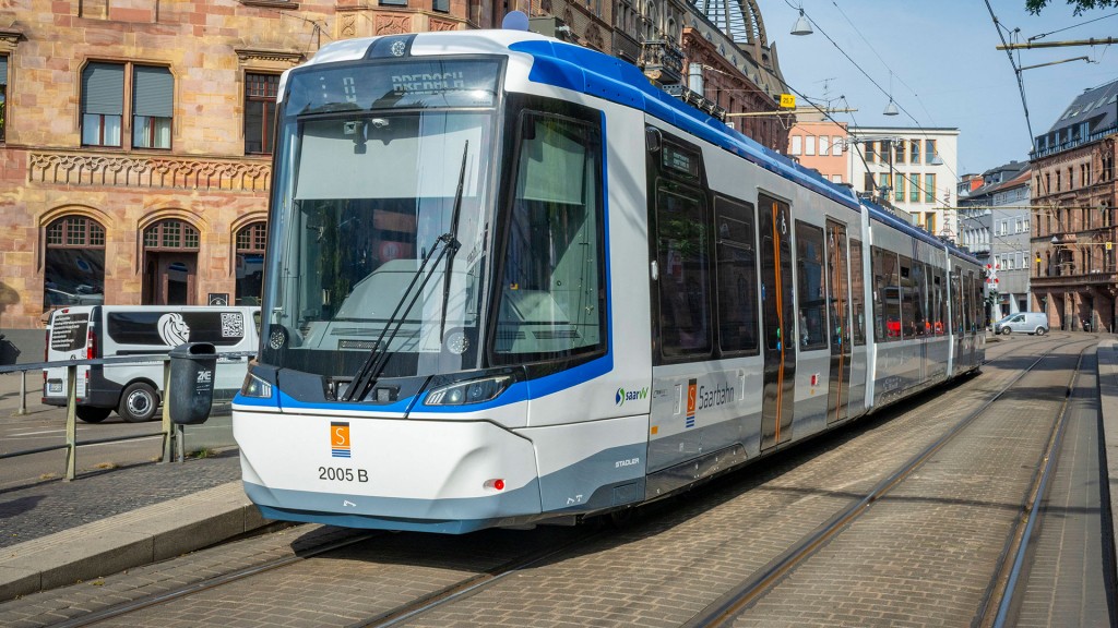 Saarbahn, hier an der Johanneskirche