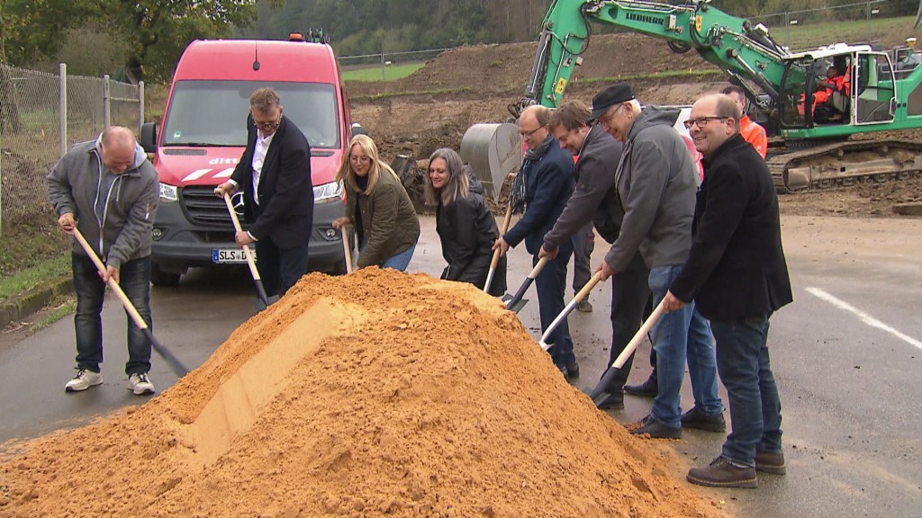 Foto: Spatenstisch für neues Wertstoffzentrum in Marpingen
