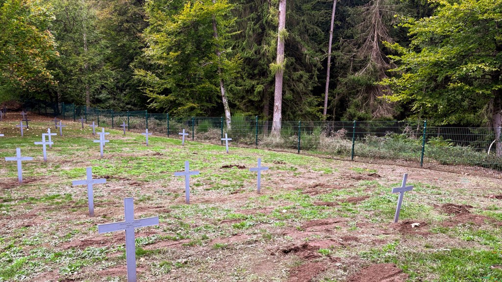 Foto: Auf dem Ehrenfriedhof Beckingen-Reimsbach wurden Kreuze gestohlen
