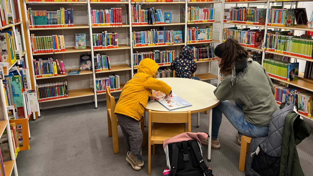 In der Kinderecke einer Bibliothek