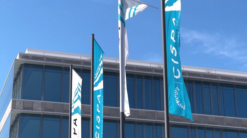 Cispa-Flaggen vor einem Gebäude