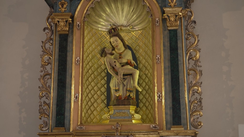 Foto: Muttergottes-Figur aus dem 14. Jahrhundert