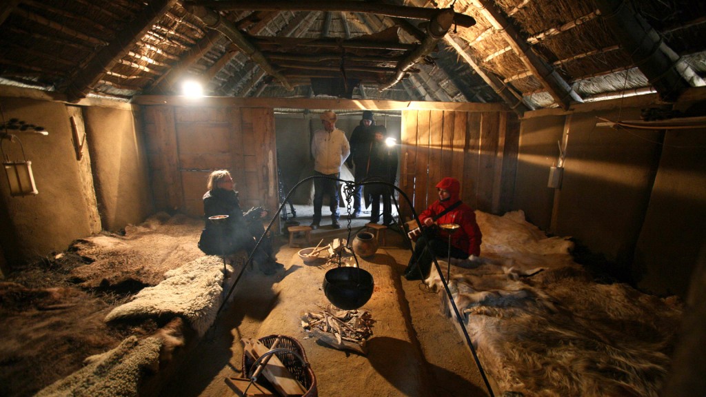 Eine originalgetreu hergerichtetes Wikingerhaus (Foto: dpa - Bildfunk)