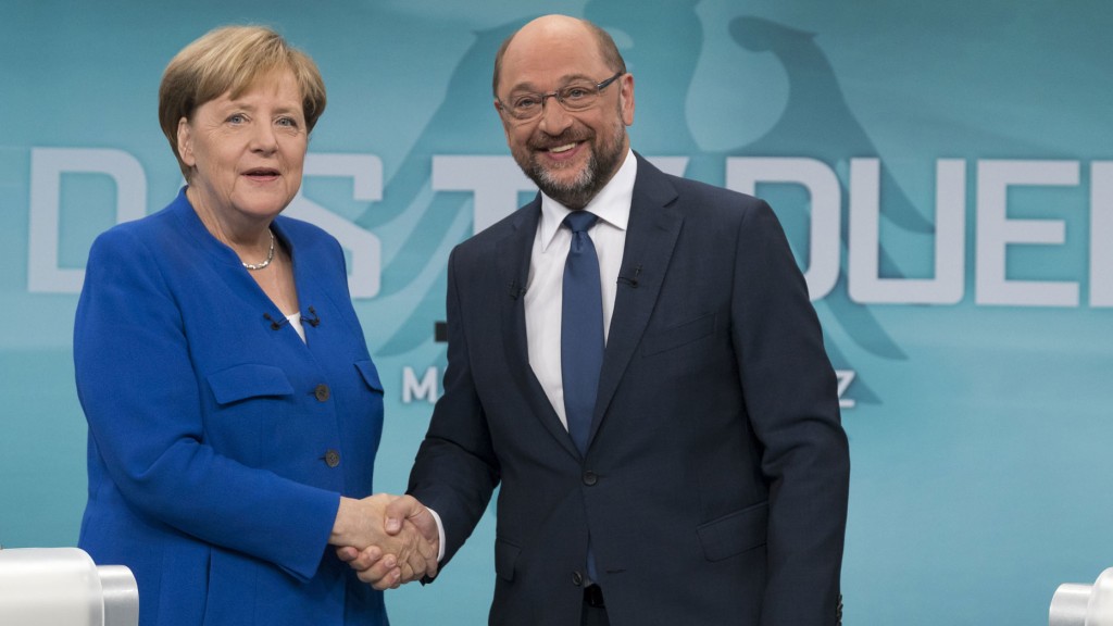Angela Merkel und Martin Schulz: Freundliche Kontrahenten beim TV-Duell zur Bundestagswahl 2017 (Foto: dpa/Herby Sachs)