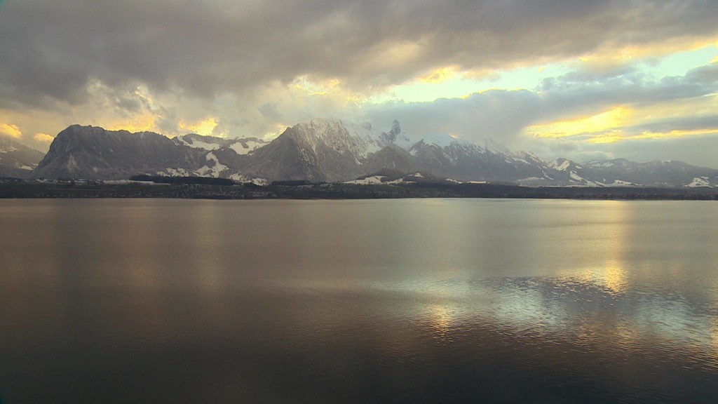 Foto: See mit Bergen im Hintergrund im Berner Oberland
