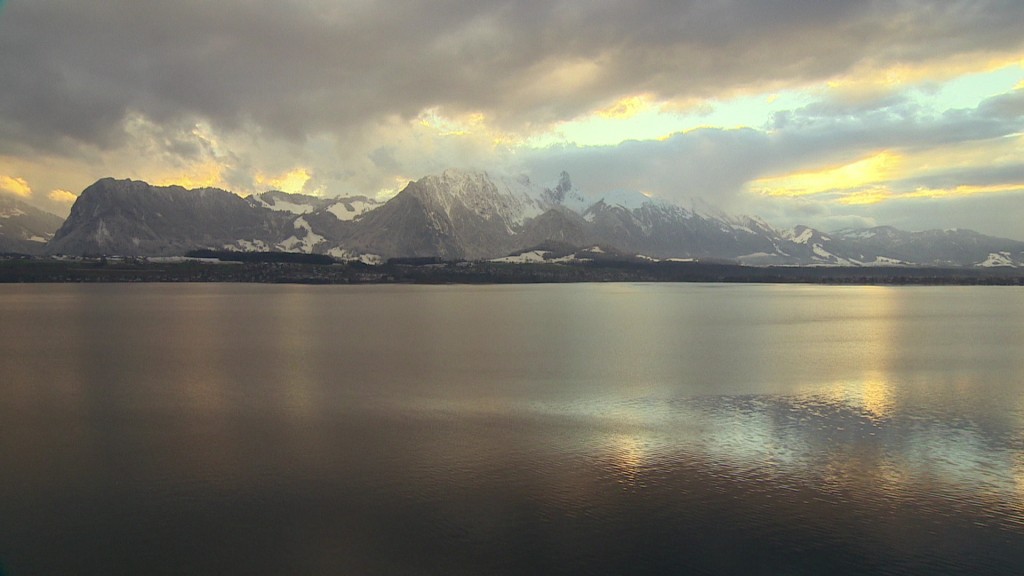 Foto: See mit Bergen im Hintergrund im Berner Oberland