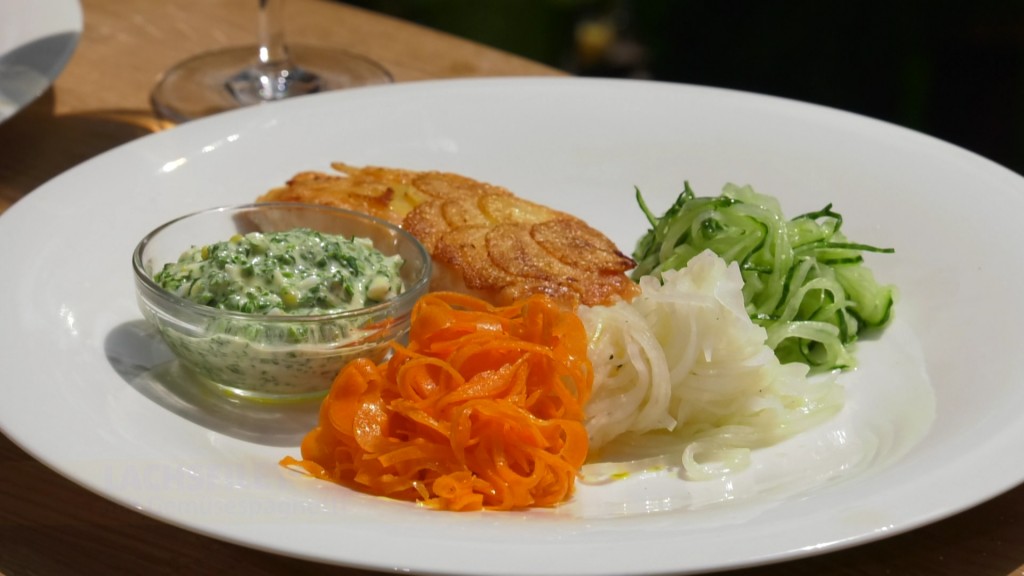 Foto: Lachsfilet mit Gemüsespaghetti