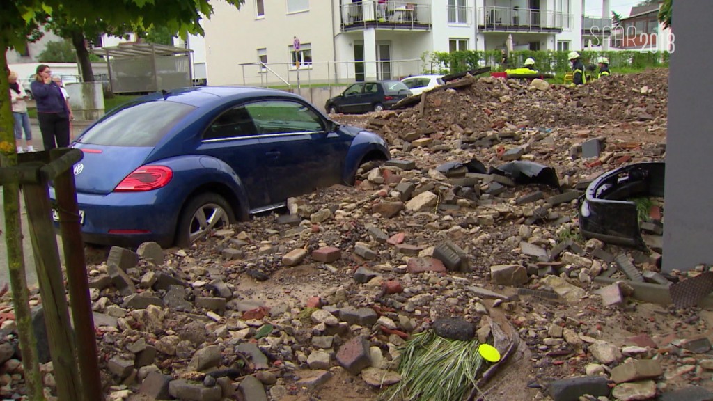 Foto: Ein Auto steht in einem Haufen 