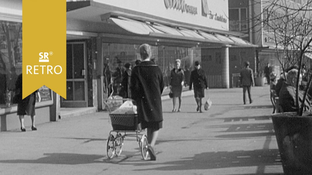 Foto: Spaziergänger in der Berliner Promenade (Frühling an der Berliner Promenade in Saarbrücken)