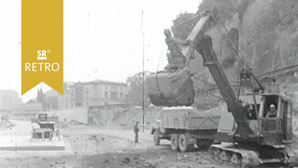 Foto: Ist die Schlossmauer in Saarbrücken der Bundesstraße B 406 im Wege?