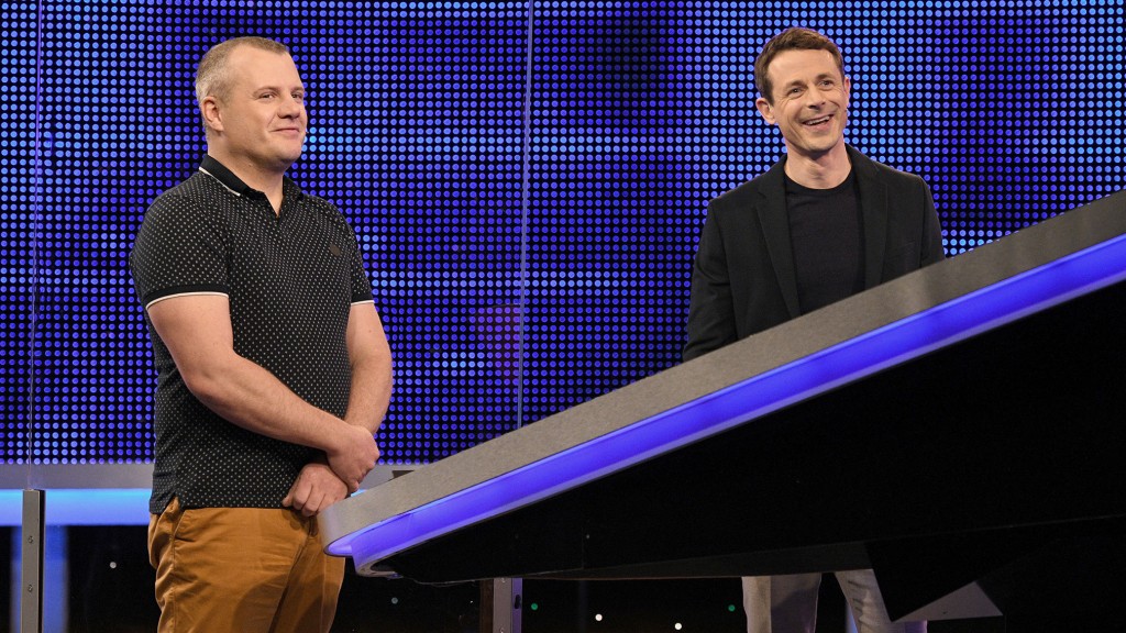 Johannes Hoen und Alexander Bommes entspannt beim Quizzen. (Foto: SR)