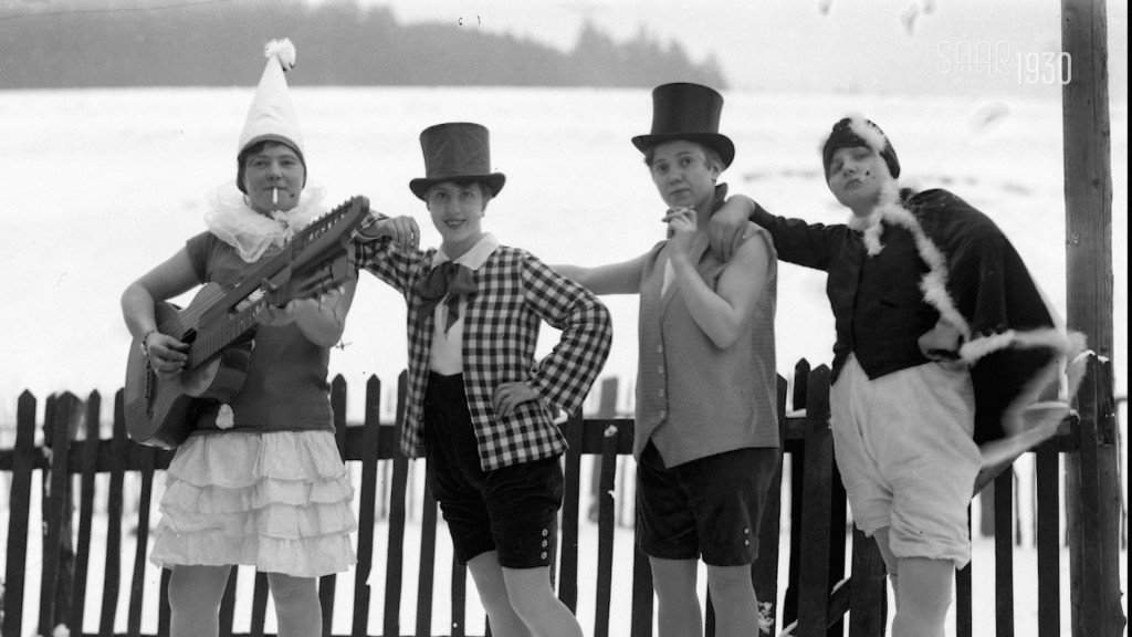 Foto: Frauen in kurzen Hosen - neue Mode in den 30er Jahren
