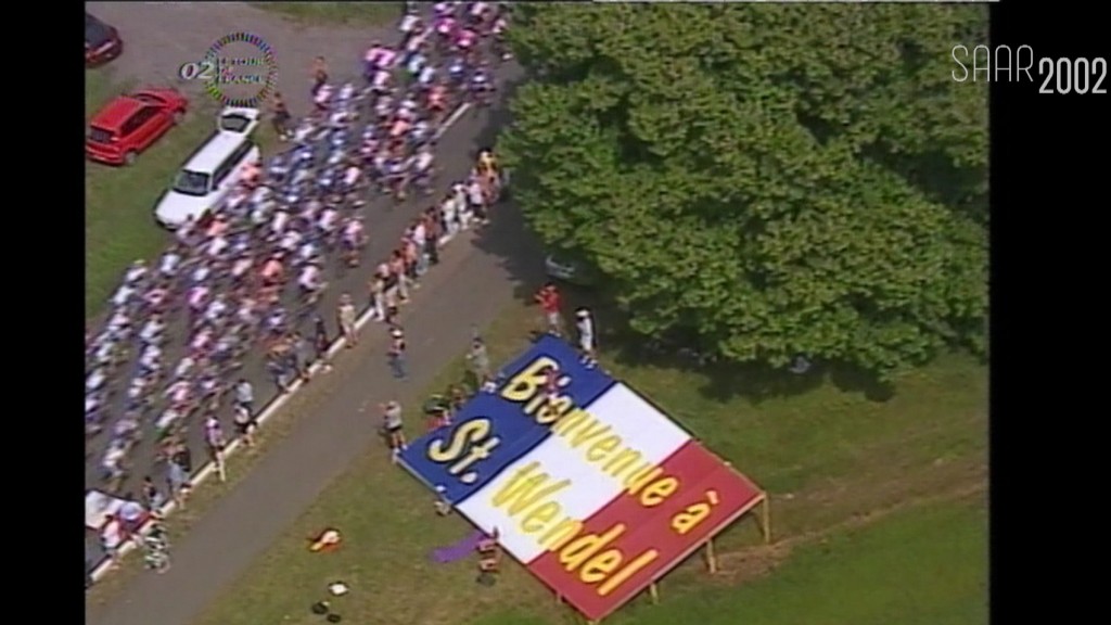 Foto: Fahrradfahrer der Tour de France 2002 im Saarland