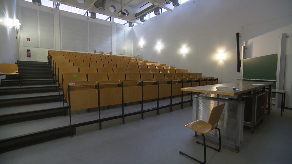Foto: Ein leerer Hörsaal