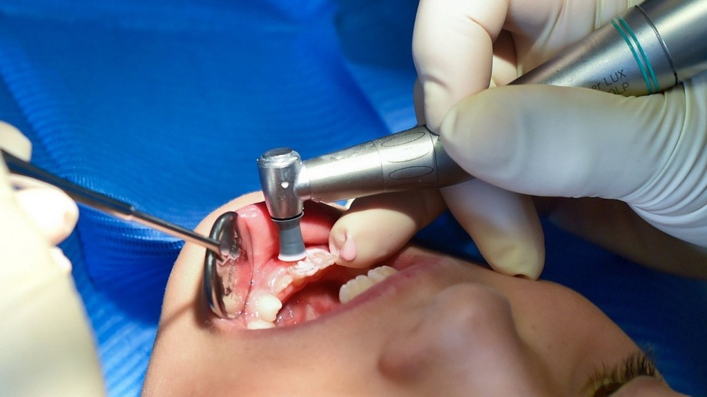 Kind beim Zahnarzt (Foto: dpa)