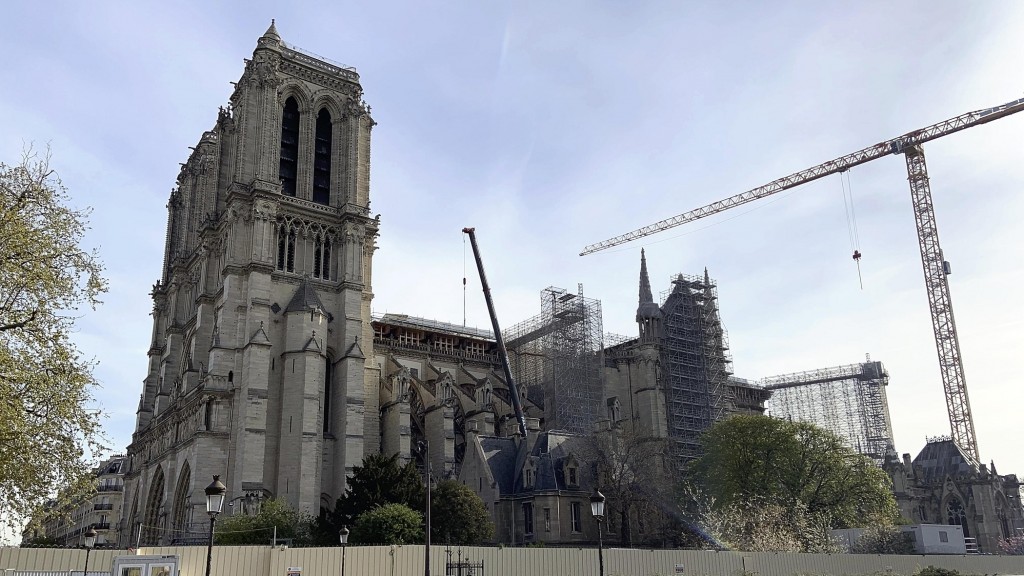 09.04.2021: Die Sanierungsarbeiten an der Kathedrale Notre Dame in Paris schreiten voran (Foto: picture alliance / ASSOCIATED PRESS | Shinya Yamada)