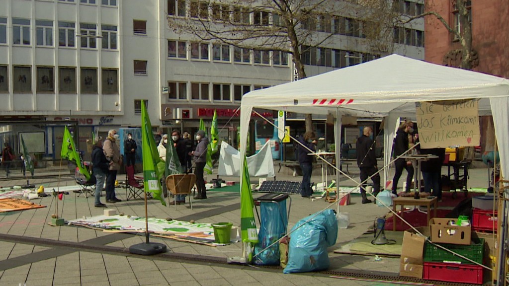 Das Klimacamp vor dem Saarbrücker Rathaus (Archivfoto: SR Fernsehen)
