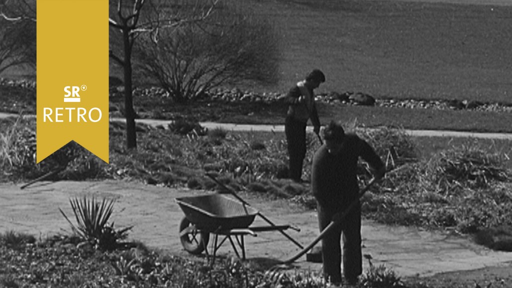 Foto: Zwei Männer bei Gartenarbeiten im DFG