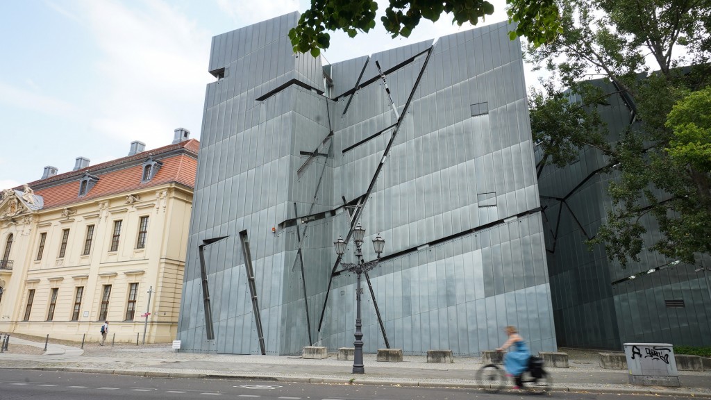 Das von Architekt Daniel Libeskind entworfene Jüdische Museum in Berlin (Foto: picture alliance/dpa | Jörg Carstensen)