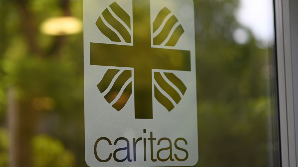 Caritas-Schild an einer Eingangstür (Foto: dpa)