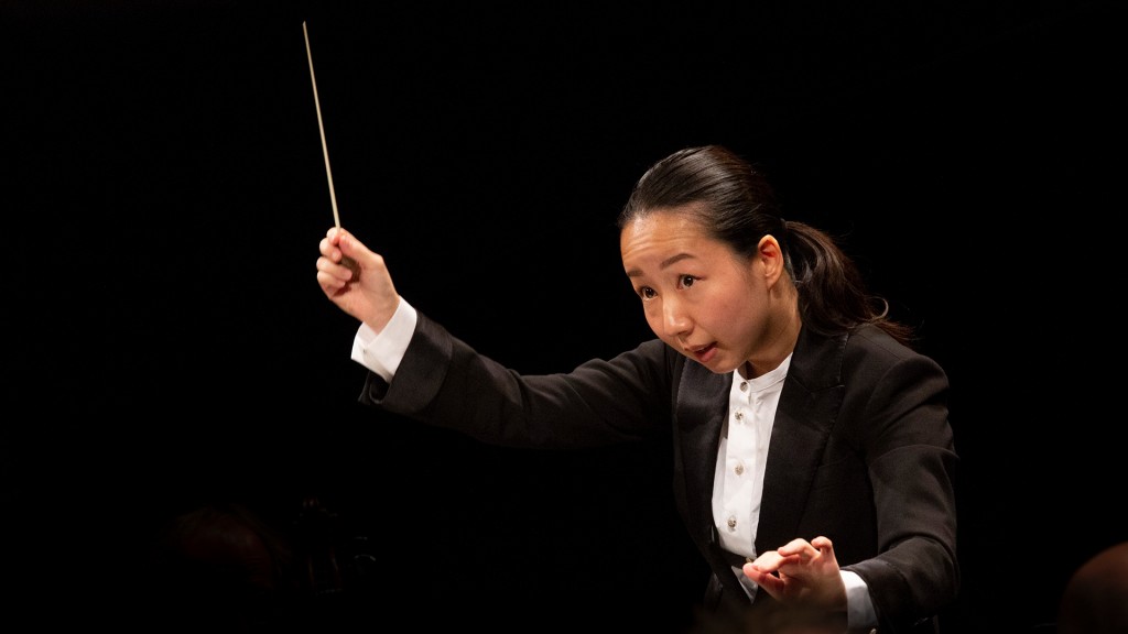 Die Dirigentin Nodoka Okisawa (Foto: Yves Petit)