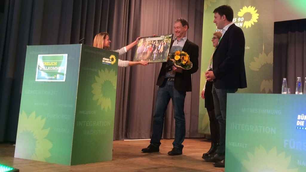 Im Mai 2017 wurde Hubert Ulrich als Landeschef der Grünen im Saarland verabschiedet. Rechts im Bild: Sein Nachfolger Markus Tressel (Archivfoto: Yvonne Schleinhege)