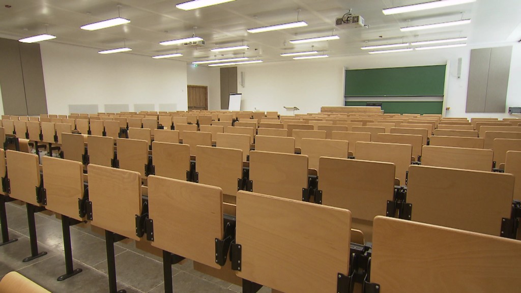 Symbolbild: ein menschenleerer Hörsaal an einer Universität (Foto: SR Fernsehen)