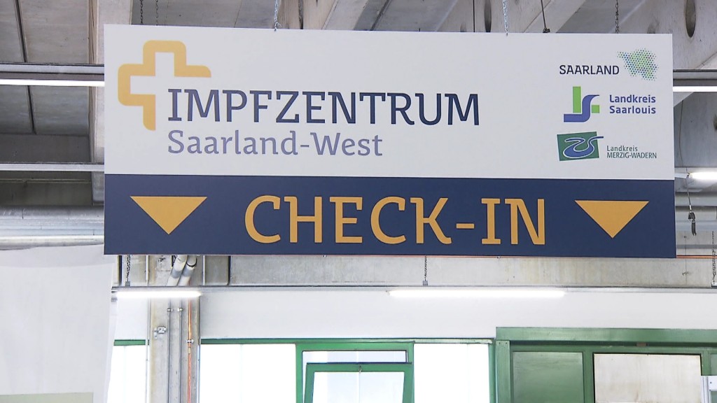 Check-In-Schild des Impfzentrums Saarland-West. (Foto: SR)